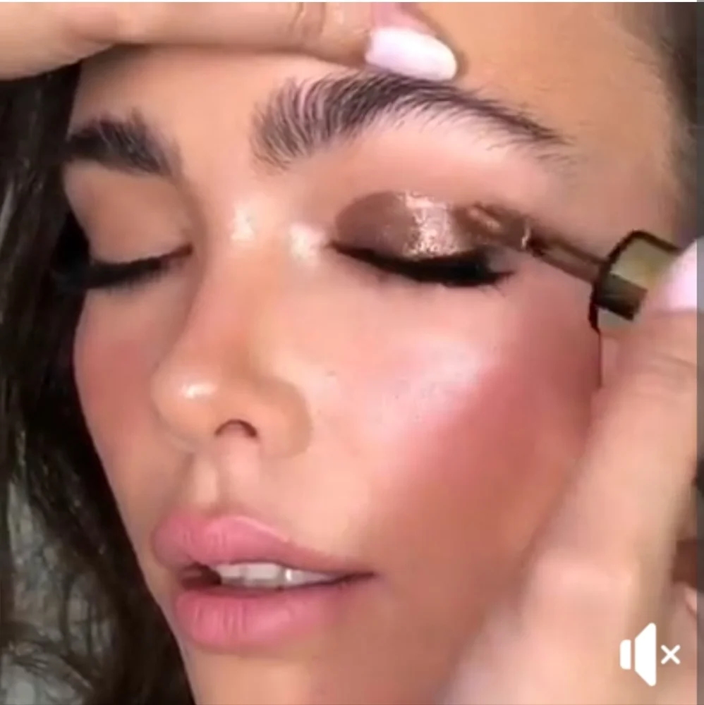 🆕 Eloise Get Lit Metallic Foiled Liquid Eye Shadow